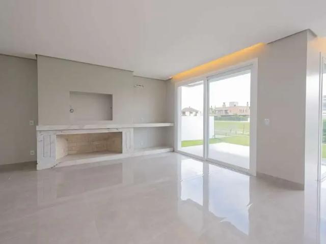 Casa / Sobrado para Venda em Pelotas/RS Laranjal 4 Quartos