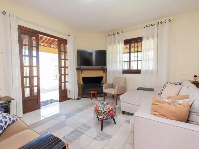 Casa / Sobrado para Venda em Pelotas/RS Laranjal 4 Quartos