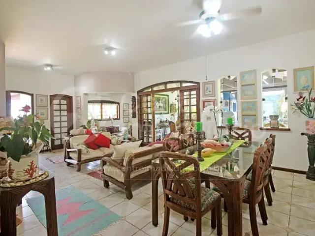 Casa / Sobrado para Venda em Peruíbe/SP Centro 4 Quartos