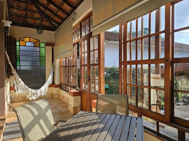 Casa / Sobrado para Venda em Petrópolis/RJ Valparaíso 5 Quartos