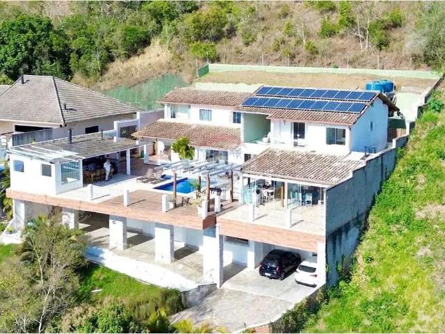 Casa / Sobrado para Venda em Petrópolis/RJ Nogueira 4 Quartos
