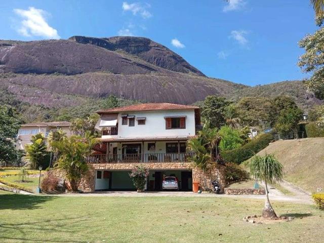 Casa / Sobrado para Venda em Petrópolis/RJ Samambaia 4 Quartos
