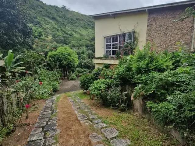 Casa / Sobrado para Venda em Petrópolis/RJ Posse 4 Quartos