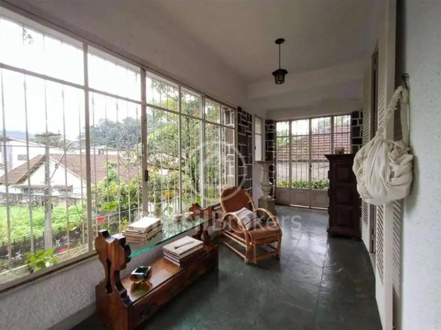 Casa / Sobrado para Venda em Petrópolis/RJ Valparaíso 5 Quartos