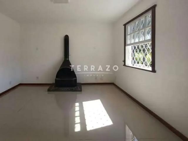 Casa / Sobrado para Venda em Petrópolis/RJ Valparaíso 6 Quartos