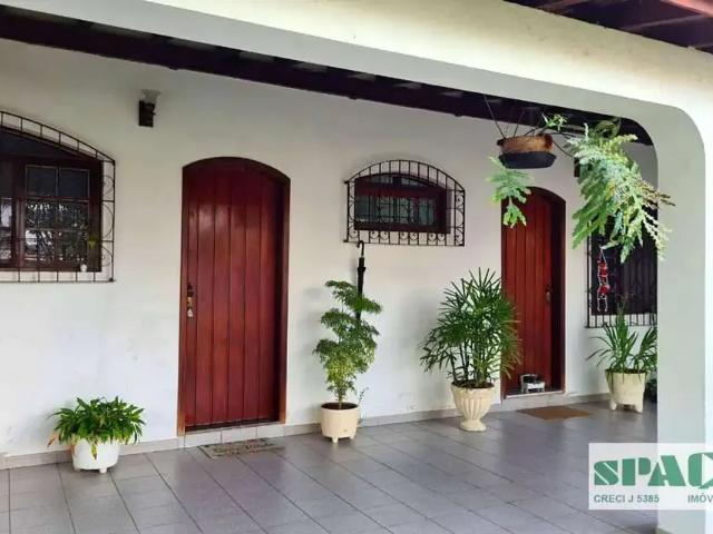 Casa / Sobrado para Venda em Pindamonhangaba/SP Crispim 4 Quartos