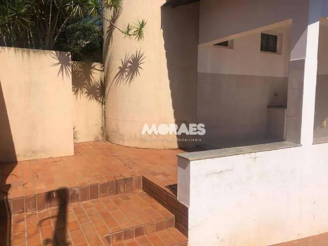 Casa / Sobrado para Venda em Pirajuí/SP Centro 3 Quartos