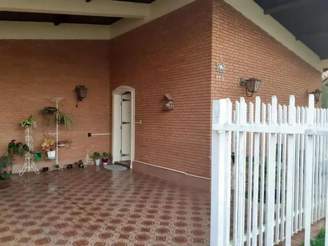Casa / Sobrado para Venda em Pirassununga/SP Cidade Jardim 3 Quartos