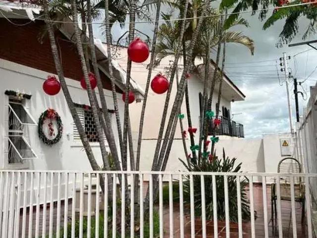 Casa / Sobrado para Venda em Pirapozinho/SP Centro 4 Quartos