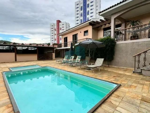 Casa / Sobrado para Venda em Poços de Caldas/MG Centro 3 Quartos