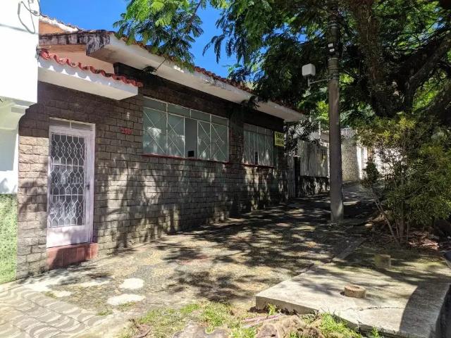 Casa / Sobrado para Venda em Poços de Caldas/MG Centro 2 Quartos