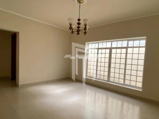 Casa / Sobrado para Venda em Poços de Caldas/MG Centro 4 Quartos
