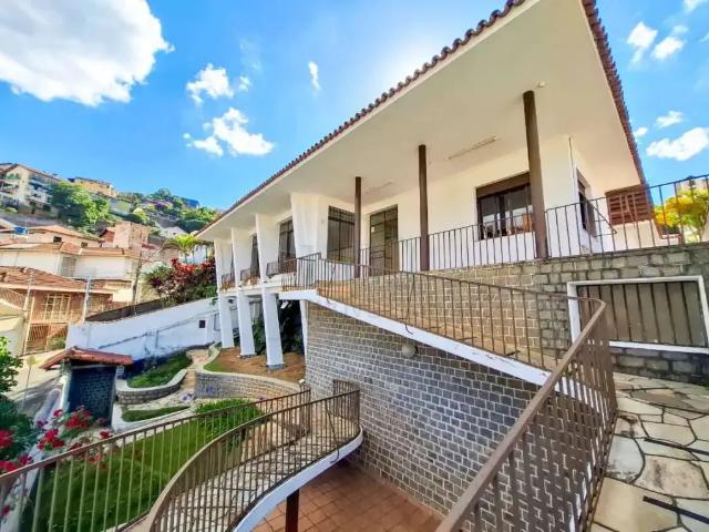 Casa / Sobrado para Venda em Poços de Caldas/MG Centro 4 Quartos
