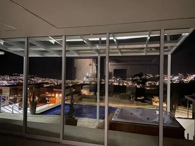 Casa / Sobrado para Venda em Poços de Caldas/MG Centreville 3 Quartos