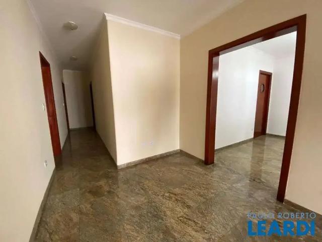 Casa / Sobrado para Venda em Poços de Caldas/MG Jardim Country Club 3 Quartos