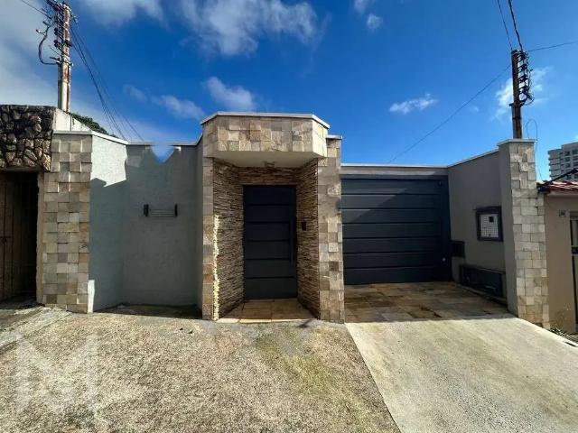 Casa / Sobrado para Venda em Poços de Caldas/MG Jardim Country Club 4 Quartos