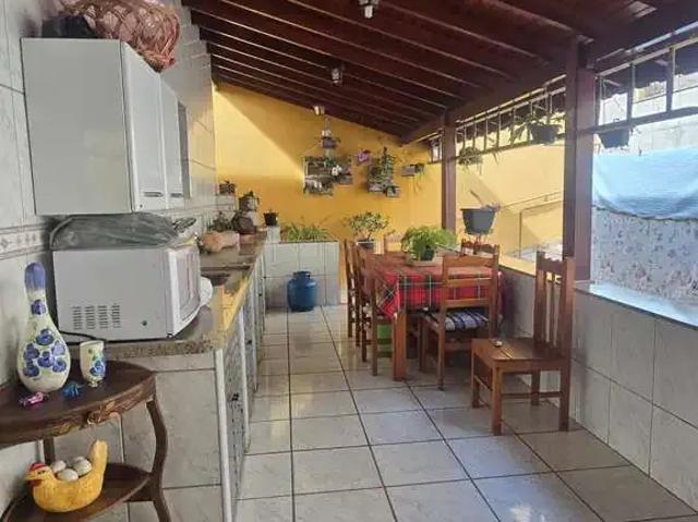 Casa / Sobrado para Venda em Poços de Caldas/MG Jardim Country Club 4 Quartos