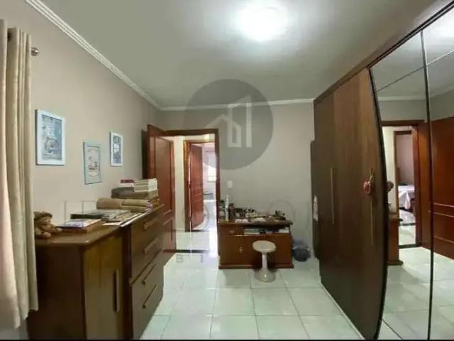 Casa / Sobrado para Venda em Poços de Caldas/MG Jardim Country Club 4 Quartos