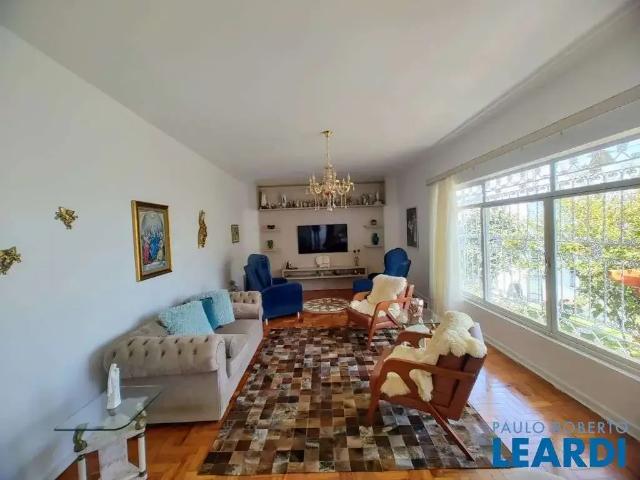 Casa / Sobrado para Venda em Poços de Caldas/MG Jardim dos Estados 4 Quartos