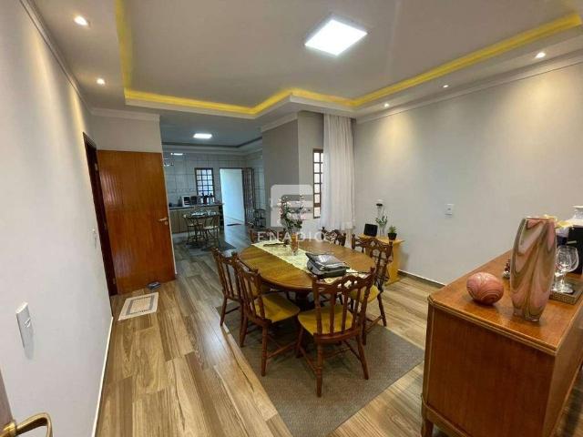 Casa / Sobrado para Venda em Poços de Caldas/MG Jardim das Azaléias 3 Quartos