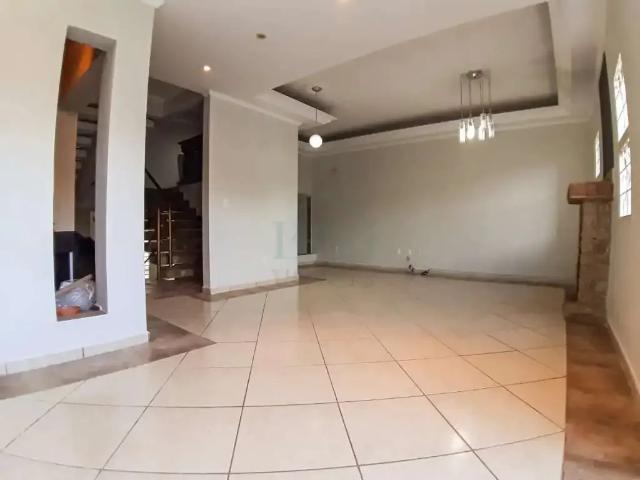 Casa / Sobrado para Venda em Poços de Caldas/MG Jardim das Azaléias 3 Quartos