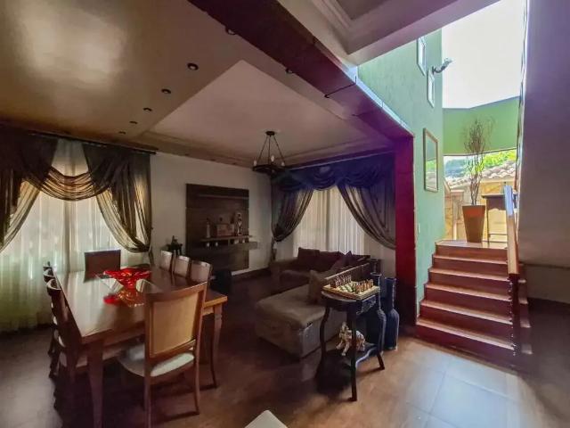 Casa / Sobrado para Venda em Poços de Caldas/MG Jardim Santa Rosália 4 Quartos