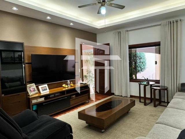 Casa / Sobrado para Venda em Poços de Caldas/MG Jardim Quisisana 3 Quartos