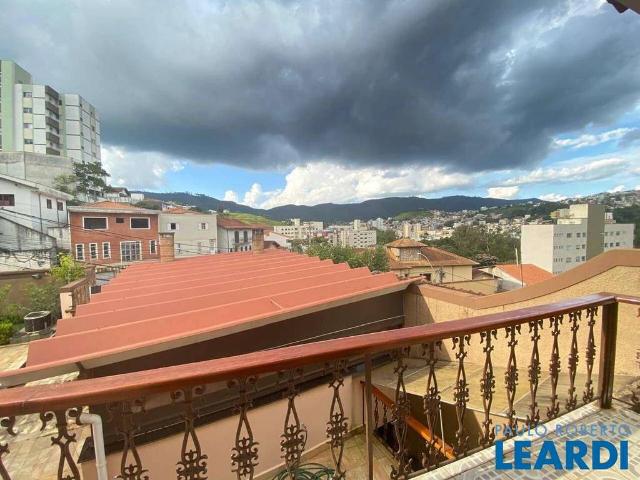 Casa / Sobrado para Venda em Poços de Caldas/MG Jardim Quisisana 4 Quartos
