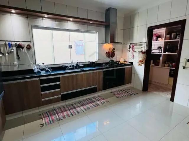 Casa / Sobrado para Venda em Poços de Caldas/MG Parque Primavera 3 Quartos