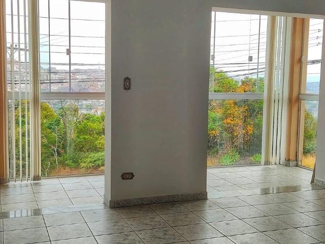 Casa / Sobrado para Venda em Poços de Caldas/MG Parque Primavera 4 Quartos