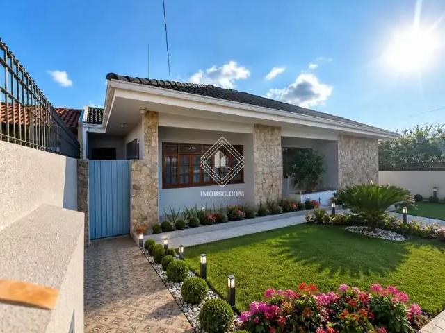 Casa / Sobrado para Venda em Ponta Grossa/PR Estrela 4 Quartos