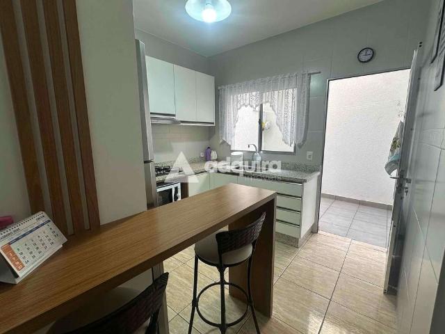 Casa / Sobrado para Venda em Ponta Grossa/PR Jardim Carvalho 4 Quartos