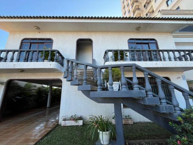 Casa / Sobrado para Venda em Ponta Grossa/PR Nova Rússia 4 Quartos