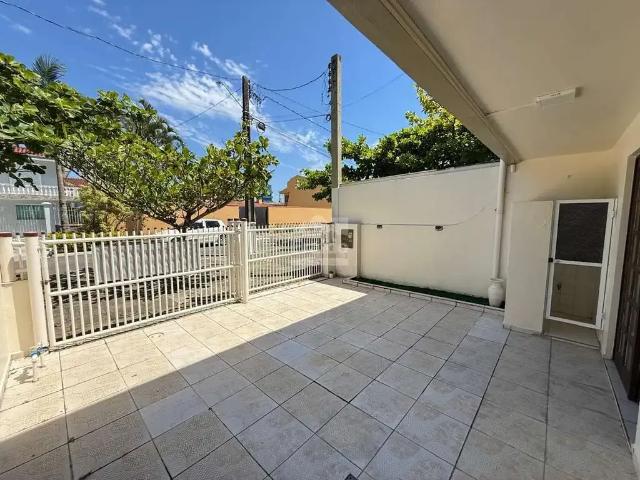 Casa / Sobrado para Venda em Pontal do Paraná/PR Monções 3 Quartos