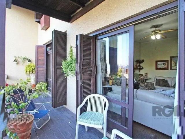 Casa / Sobrado para Venda em Porto Alegre/RS Três Figueiras 4 Quartos