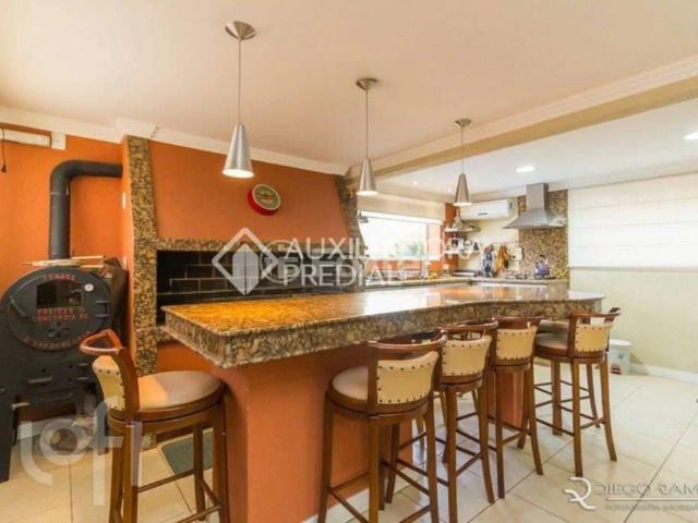 Casa / Sobrado para Venda em Porto Alegre/RS Três Figueiras 4 Quartos
