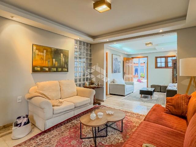 Casa / Sobrado para Venda em Porto Alegre/RS Três Figueiras 4 Quartos