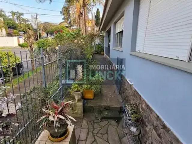 Casa / Sobrado para Venda em Porto Alegre/RS Três Figueiras 5 Quartos