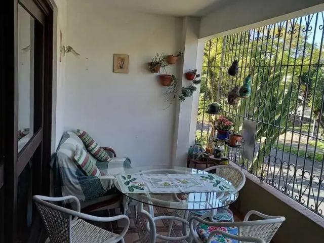 Casa / Sobrado para Venda em Porto Alegre/RS Três Figueiras 5 Quartos