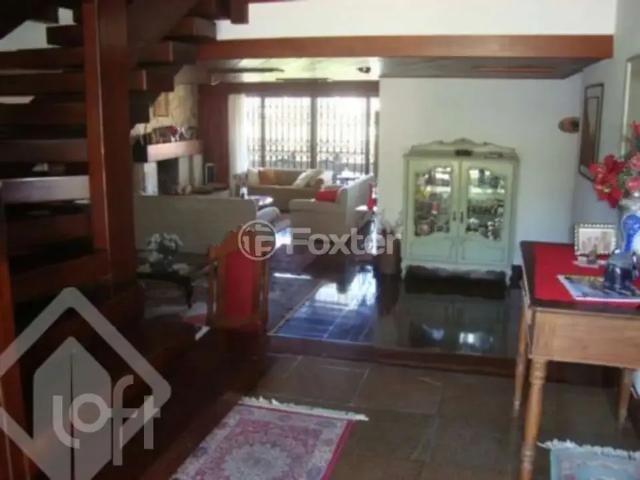 Casa / Sobrado para Venda em Porto Alegre/RS Três Figueiras 5 Quartos