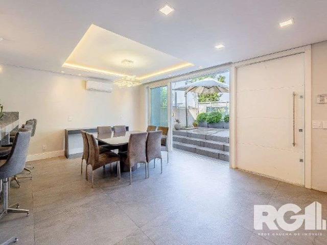 Casa / Sobrado para Venda em Porto Alegre/RS Três Figueiras 3 Quartos