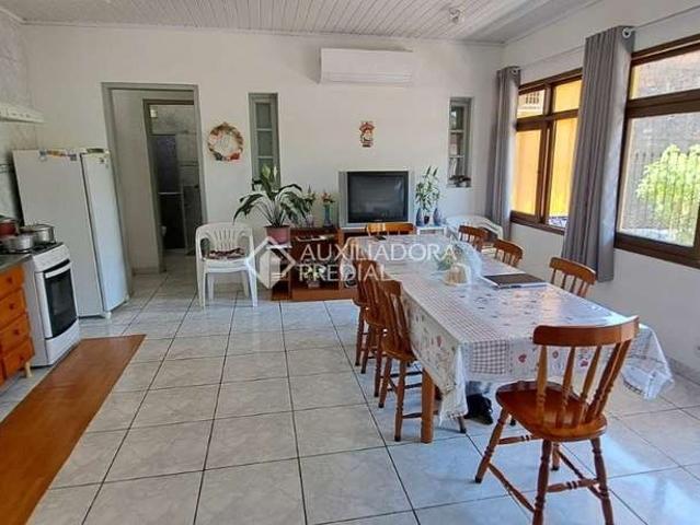 Casa / Sobrado para Venda em Porto Alegre/RS Tristeza 4 Quartos