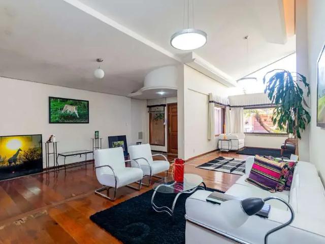Casa / Sobrado para Venda em Porto Alegre/RS Tristeza 6 Quartos