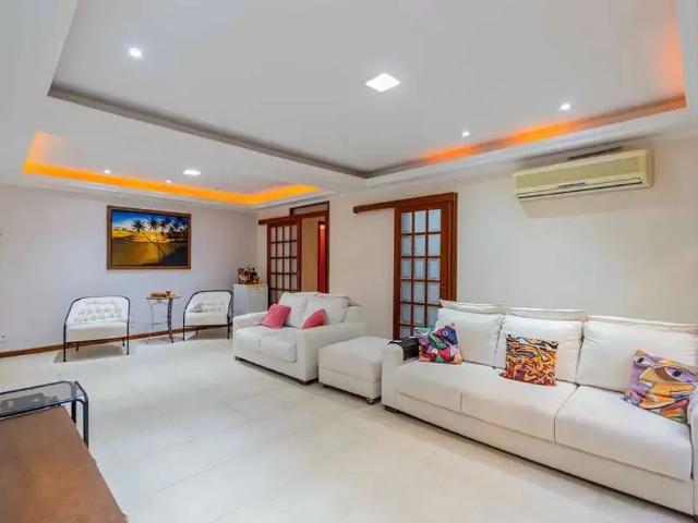 Casa / Sobrado para Venda em Porto Alegre/RS Tristeza 6 Quartos