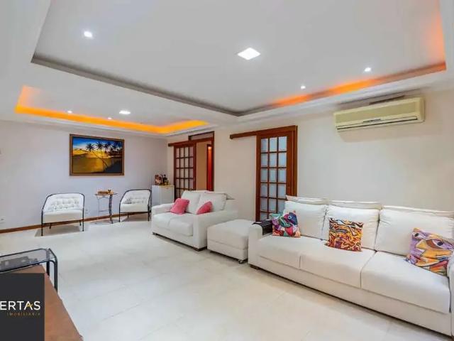 Casa / Sobrado para Venda em Porto Alegre/RS Tristeza 6 Quartos