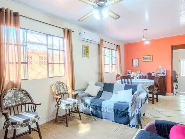 Casa / Sobrado para Venda em Porto Alegre/RS Tristeza 2 Quartos