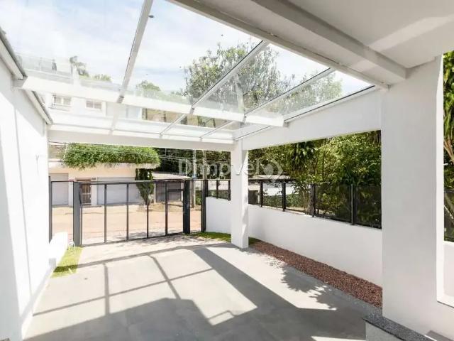 Casa / Sobrado para Venda em Porto Alegre/RS Tristeza 3 Quartos