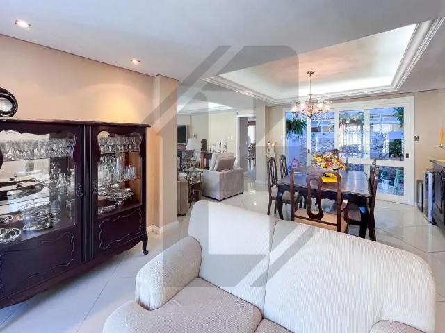 Casa / Sobrado para Venda em Porto Alegre/RS Tristeza 3 Quartos