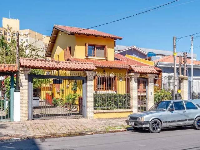 Casa / Sobrado para Venda em Porto Alegre/RS Tristeza 3 Quartos