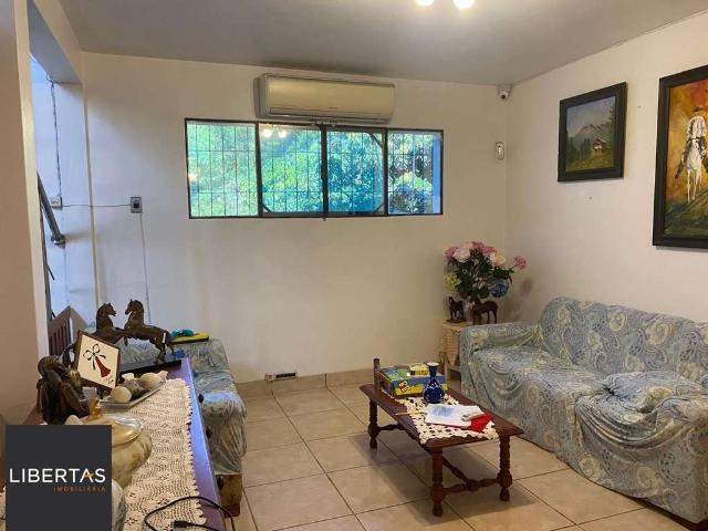 Casa / Sobrado para Venda em Porto Alegre/RS Vila Nova 3 Quartos